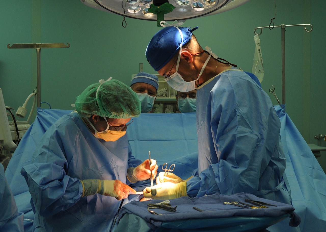 surgery-880584_1280